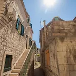 Ana Old Town 3* 트로기르