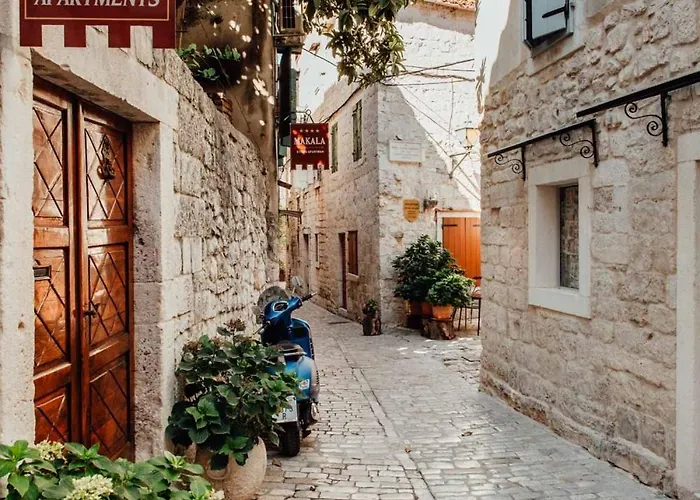 Ana Old Town 3*