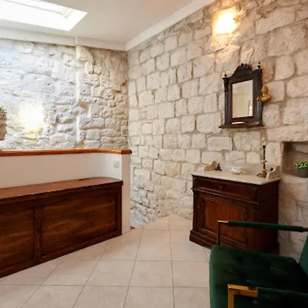 Ana Old Town Pensionat 3*