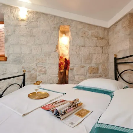 Pensionat Ana Old Town 3*