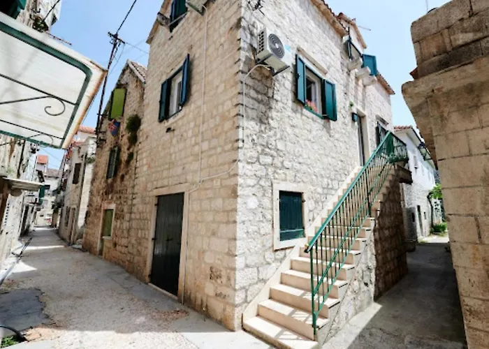 Ana Old Town Vendégház 3*