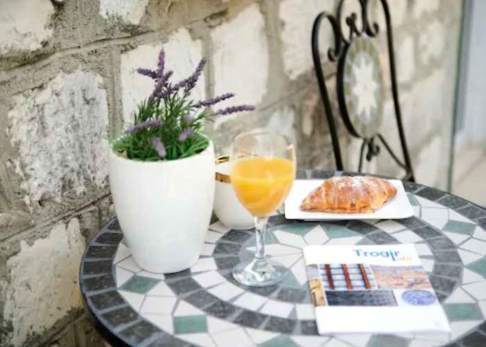 Ana Old Town Πανσιόν 3*