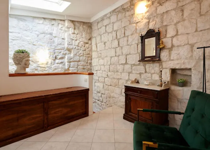 Ana Old Town Πανσιόν 3*