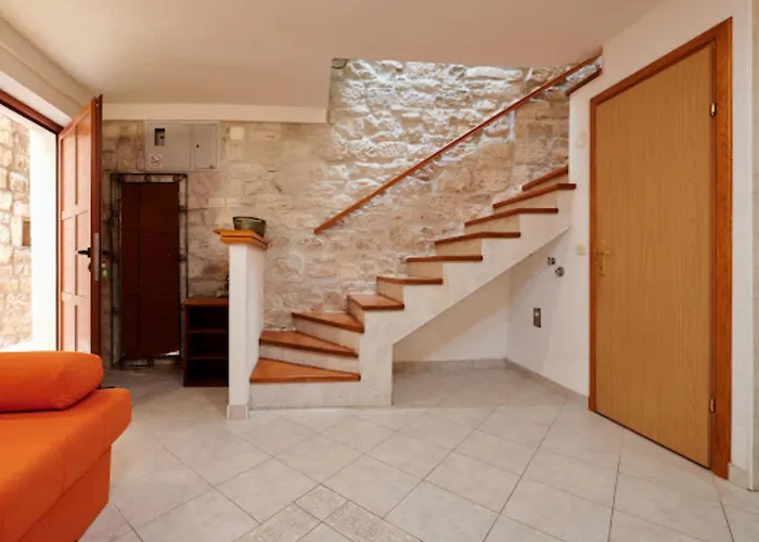 Ana Old Town 3* Τρογκίρ