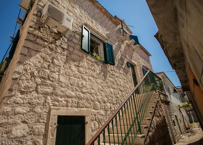 Ana Old Town Πανσιόν Τρογκίρ